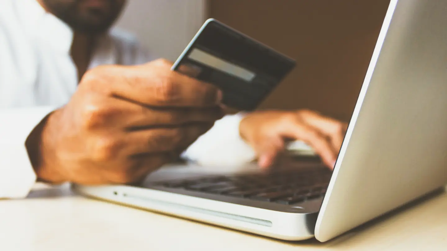 How to buy on Amazon US with a virtual dollar card